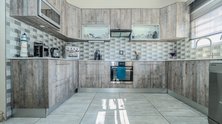 4 Bedroom Property for Sale in De Oude Spruit Western Cape